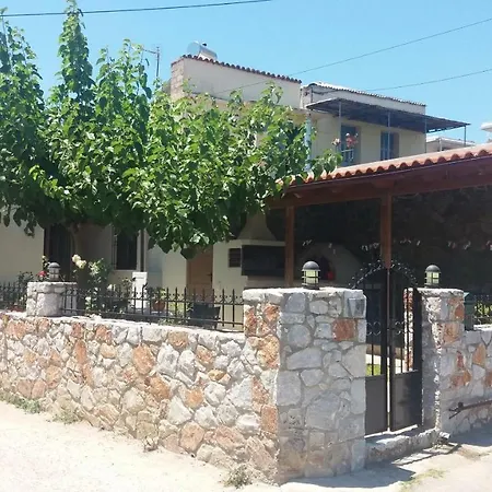 别墅 Stone House With Arches